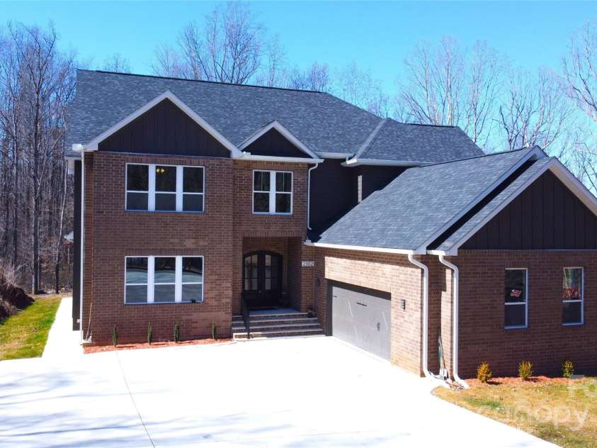 2302 RAYECLIFF Lane, Charlotte, NC 28214.  MLS# CAR4295349, YatesRealty ID 4240. 