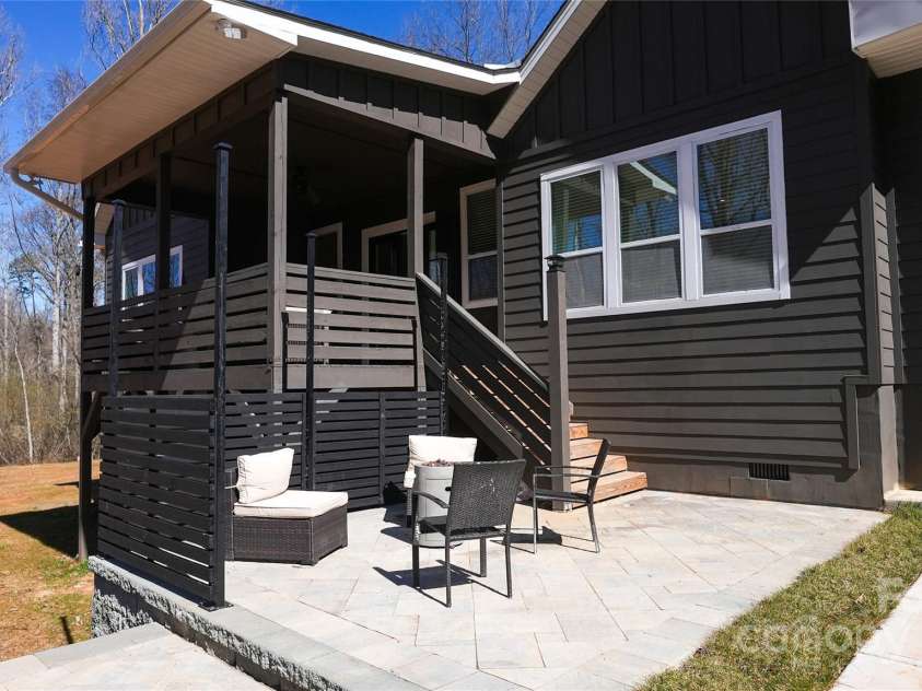 2302 RAYECLIFF Lane, Charlotte, NC 28214.  MLS# CAR4295349, YatesRealty ID 4240. 