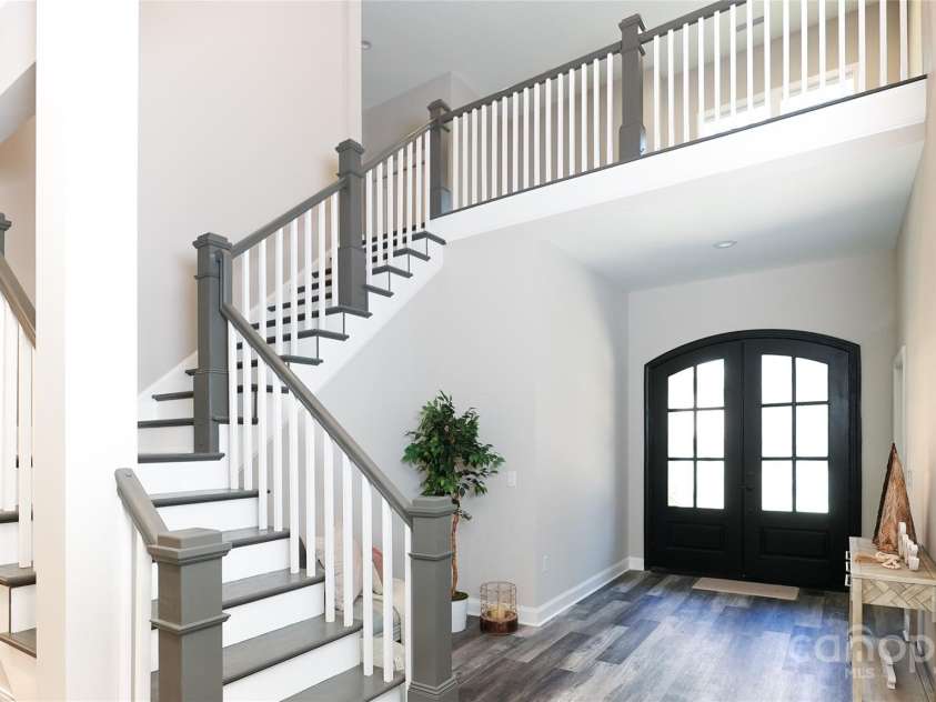 2302 RAYECLIFF Lane, Charlotte, NC 28214.  MLS# CAR4295349, YatesRealty ID 4240. 