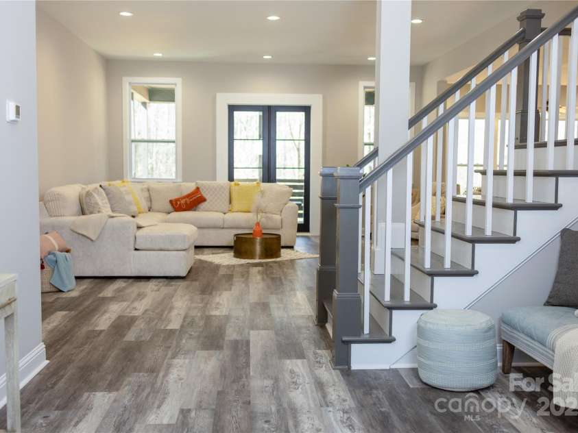 2302 RAYECLIFF Lane, Charlotte, NC 28214.  MLS# CAR4295349, YatesRealty ID 4240. 