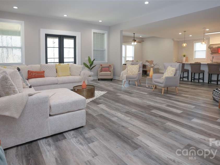 2302 RAYECLIFF Lane, Charlotte, NC 28214.  MLS# CAR4295349, YatesRealty ID 4240. 