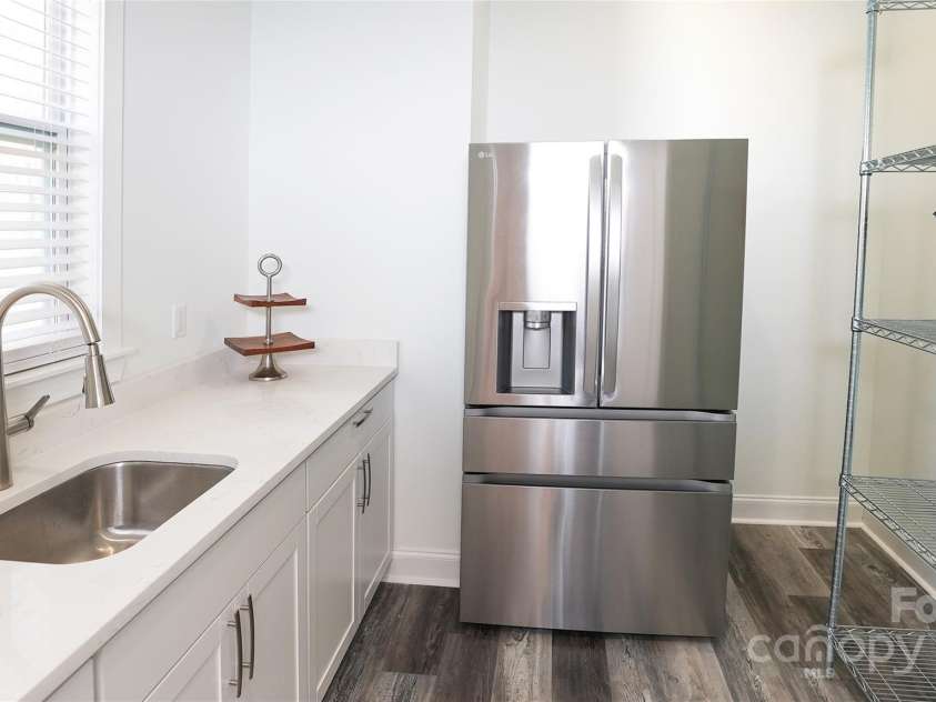 2302 RAYECLIFF Lane, Charlotte, NC 28214.  MLS# CAR4295349, YatesRealty ID 4240. 