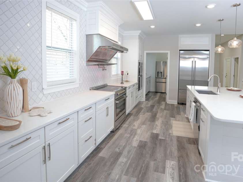 2302 RAYECLIFF Lane, Charlotte, NC 28214.  MLS# CAR4295349, YatesRealty ID 4240. 