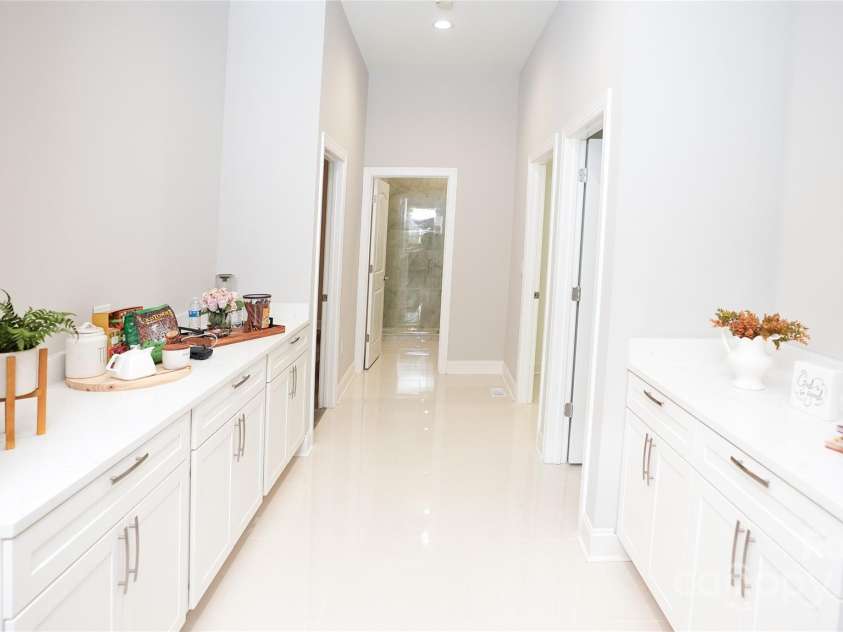 2302 RAYECLIFF Lane, Charlotte, NC 28214.  MLS# CAR4295349, YatesRealty ID 4240. 