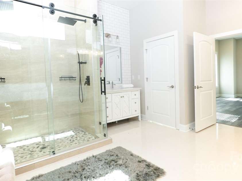 2302 RAYECLIFF Lane, Charlotte, NC 28214.  MLS# CAR4295349, YatesRealty ID 4240. 