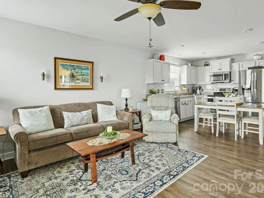 2231 Hemming Way, Boiling Springs, SC 29316.  MLS# CAR4409176, YatesRealty ID 42400. 