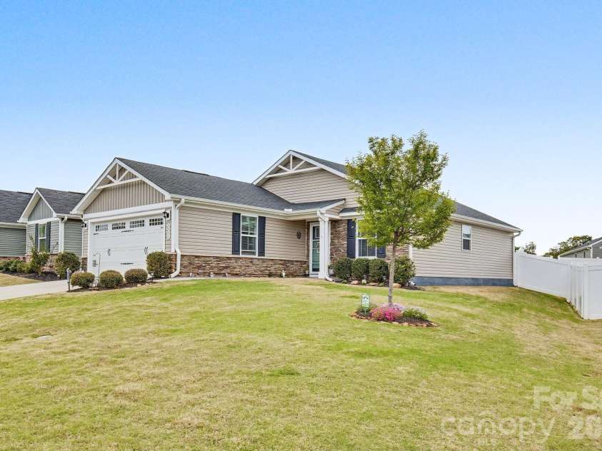 2231 Hemming Way, Boiling Springs, SC 29316.  MLS# CAR4409176, YatesRealty ID 42400. 