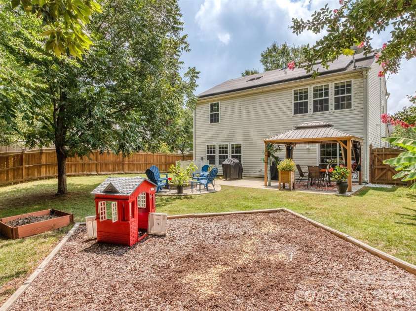 10326 Haddington Drive, Charlotte, NC 28269.  MLS# CAR4411635, YatesRealty ID 42402. Fully Fenced Backyard