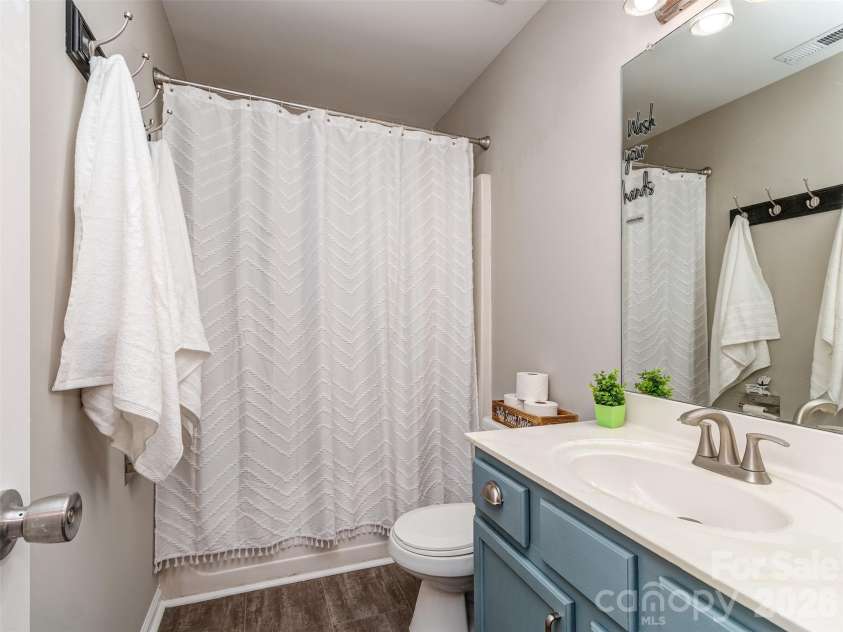 10326 Haddington Drive, Charlotte, NC 28269.  MLS# CAR4411635, YatesRealty ID 42402. Hall Bath