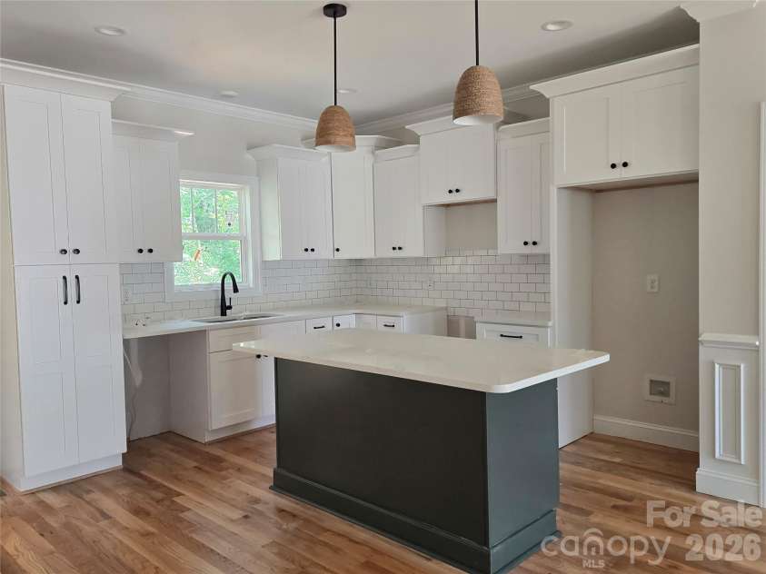 186 O Farrell Street, Winston Salem, NC 27107.  MLS# CAR4409327, YatesRealty ID 42403. 