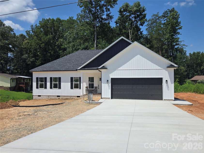 186 O Farrell Street, Winston Salem, NC 27107.  MLS# CAR4409327, YatesRealty ID 42403. 