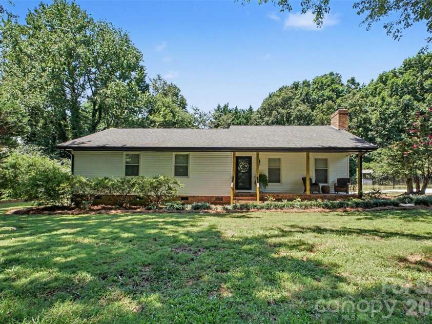 8319 Vagabond Road, Charlotte, NC 28227.  MLS# CAR4410413, YatesRealty ID 42404. 