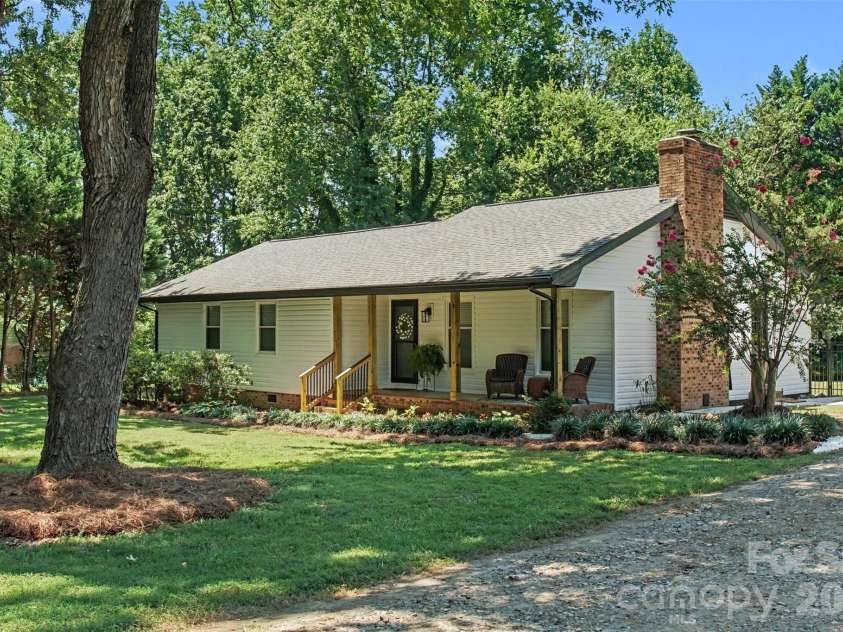 8319 Vagabond Road, Charlotte, NC 28227.  MLS# CAR4410413, YatesRealty ID 42404. 