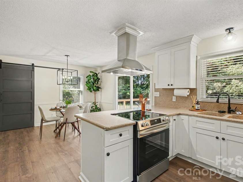 8319 Vagabond Road, Charlotte, NC 28227.  MLS# CAR4410413, YatesRealty ID 42404. 