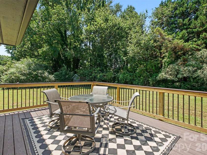 8319 Vagabond Road, Charlotte, NC 28227.  MLS# CAR4410413, YatesRealty ID 42404. 