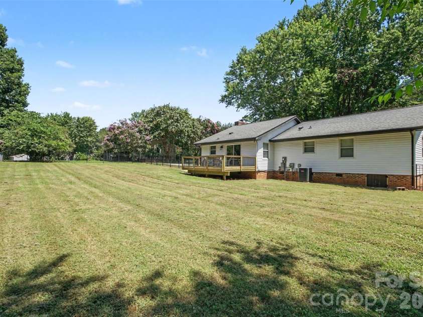8319 Vagabond Road, Charlotte, NC 28227.  MLS# CAR4410413, YatesRealty ID 42404. 