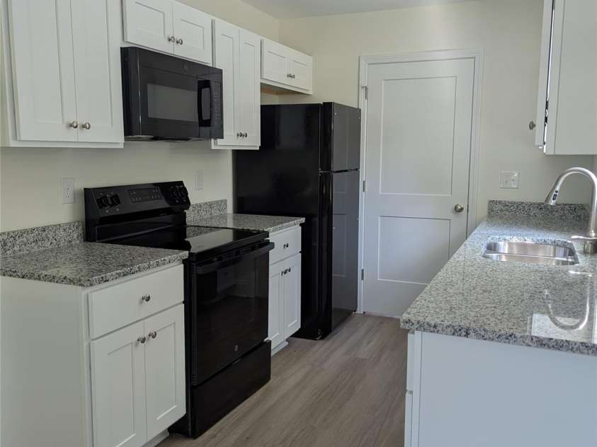 1122 Hoyle Street, Rock Hill, SC 29732.  MLS# CAR4404549, YatesRealty ID 42406. Full Kitchen - view from dining room