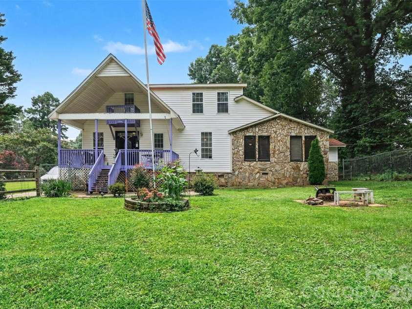 3315 Carver Place, Charlotte, NC 28269.  MLS# CAR4410782, YatesRealty ID 42408. 
