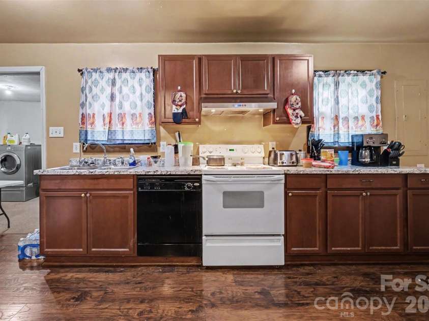 3315 Carver Place, Charlotte, NC 28269.  MLS# CAR4410782, YatesRealty ID 42408. 