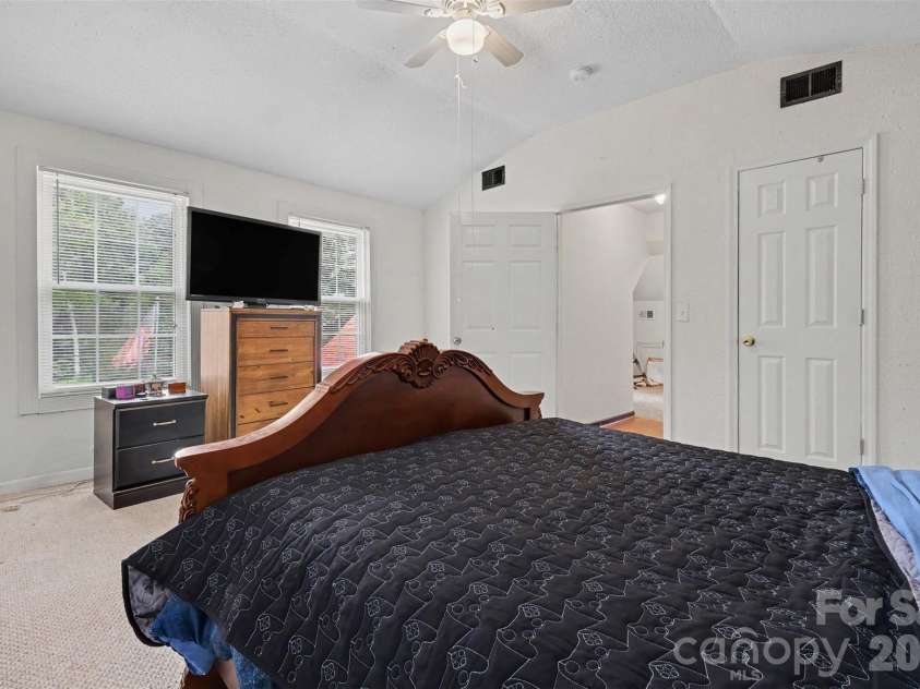 3315 Carver Place, Charlotte, NC 28269.  MLS# CAR4410782, YatesRealty ID 42408. 