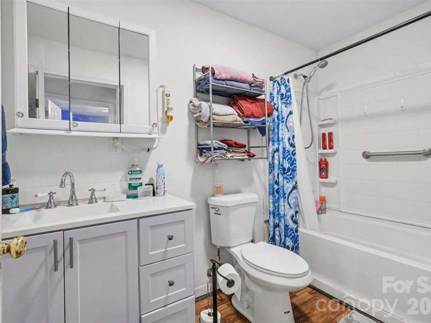 3315 Carver Place, Charlotte, NC 28269.  MLS# CAR4410782, YatesRealty ID 42408. 