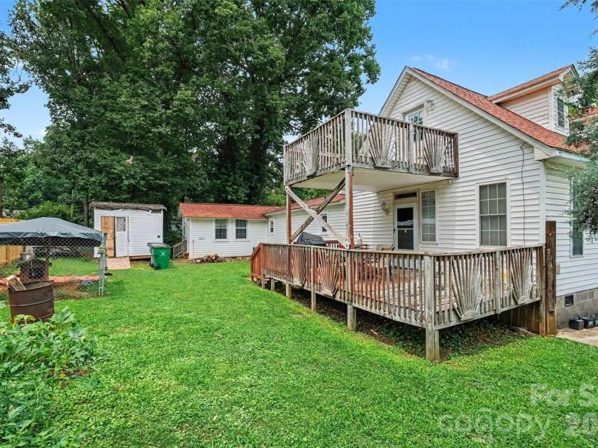 3315 Carver Place, Charlotte, NC 28269.  MLS# CAR4410782, YatesRealty ID 42408. 