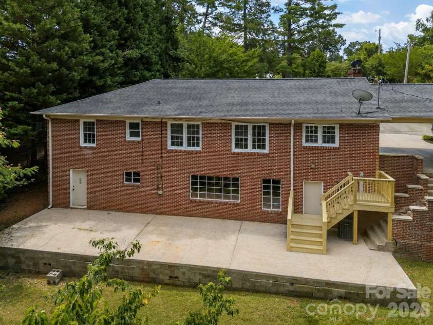 303 Elizabeth Avenue, Forest City, NC 28043.  MLS# CAR4398405, YatesRealty ID 42409. 
