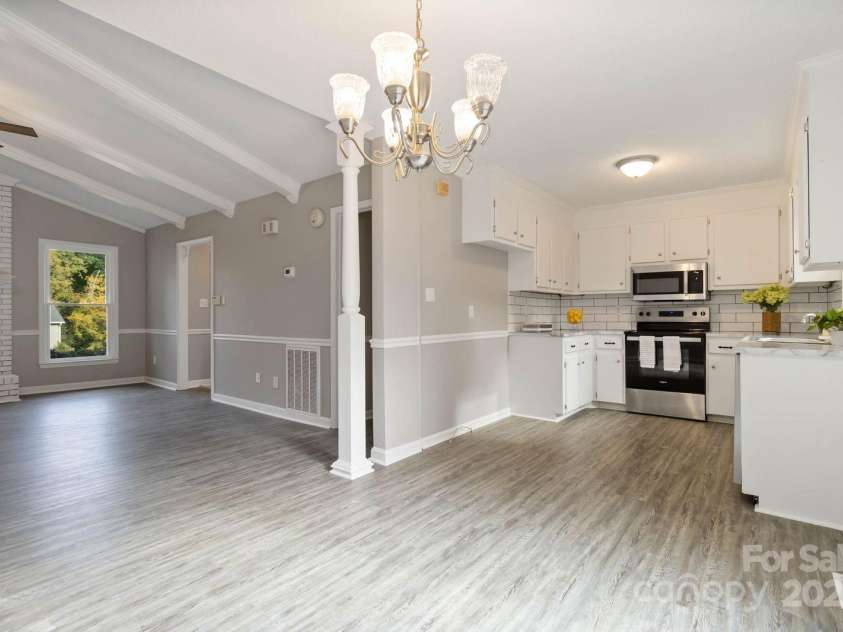 511 Brook Forest Drive, Belmont, NC 28012.  MLS# CAR4309460, YatesRealty ID 42409. Open Floor Plan Ideal for Entertaining!