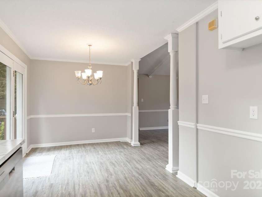 511 Brook Forest Drive, Belmont, NC 28012.  MLS# CAR4309460, YatesRealty ID 42409. Spacious Dining Area
