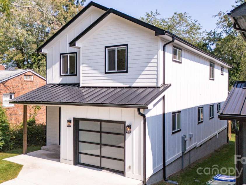 321 Hazel Mill Road, Asheville, NC 28806.  MLS# CAR4329113, YatesRealty ID 4241. 