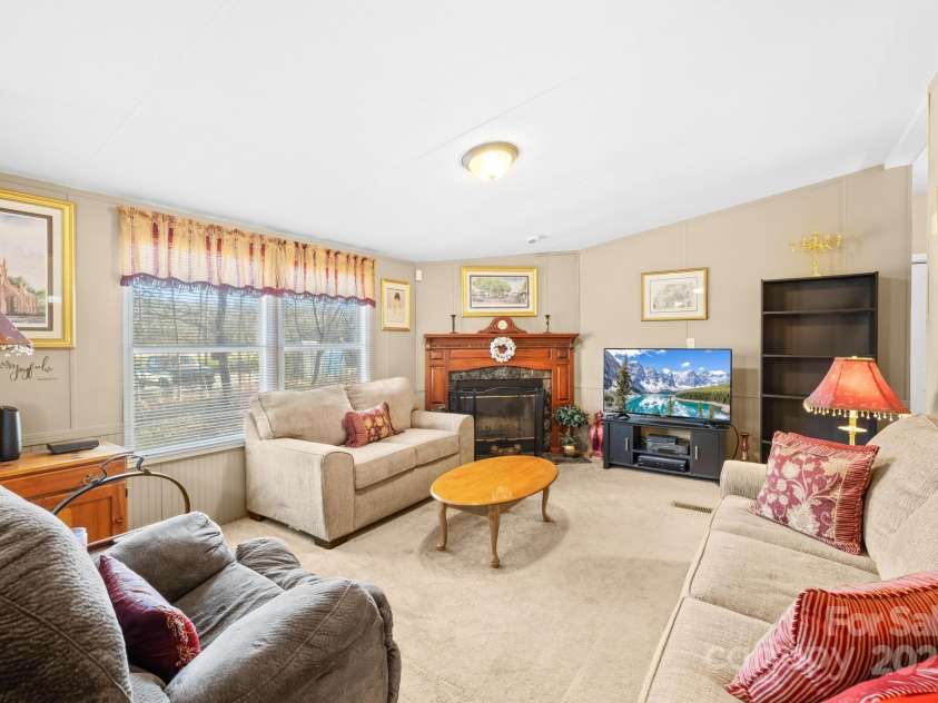 334 Hillcrest Drive, Mooresville, NC 28115.  MLS# CAR4228587, YatesRealty ID 4241. 