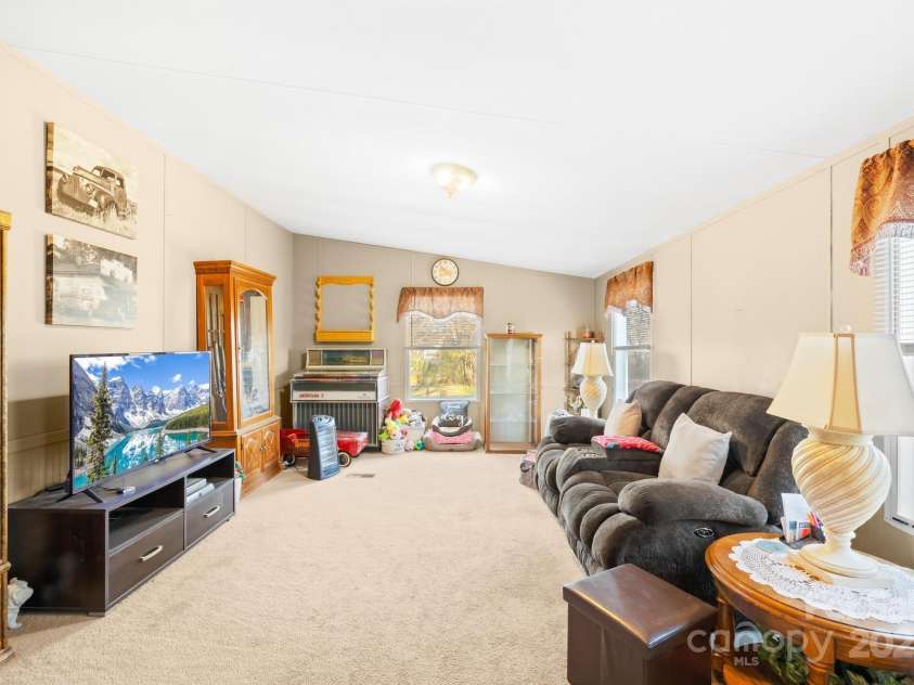 334 Hillcrest Drive, Mooresville, NC 28115.  MLS# CAR4228587, YatesRealty ID 4241. 