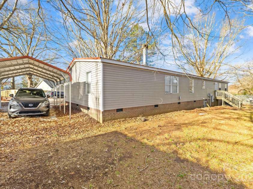 334 Hillcrest Drive, Mooresville, NC 28115.  MLS# CAR4228587, YatesRealty ID 4241. 