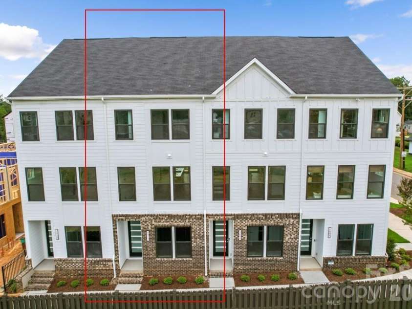 1013 Revival Row, Charlotte, NC 28208.  MLS# CAR4411714, YatesRealty ID 42410. 