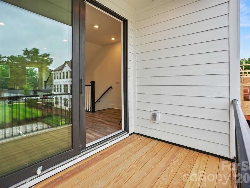 1013 Revival Row, Charlotte, NC 28208.  MLS# CAR4411714, YatesRealty ID 42410. 