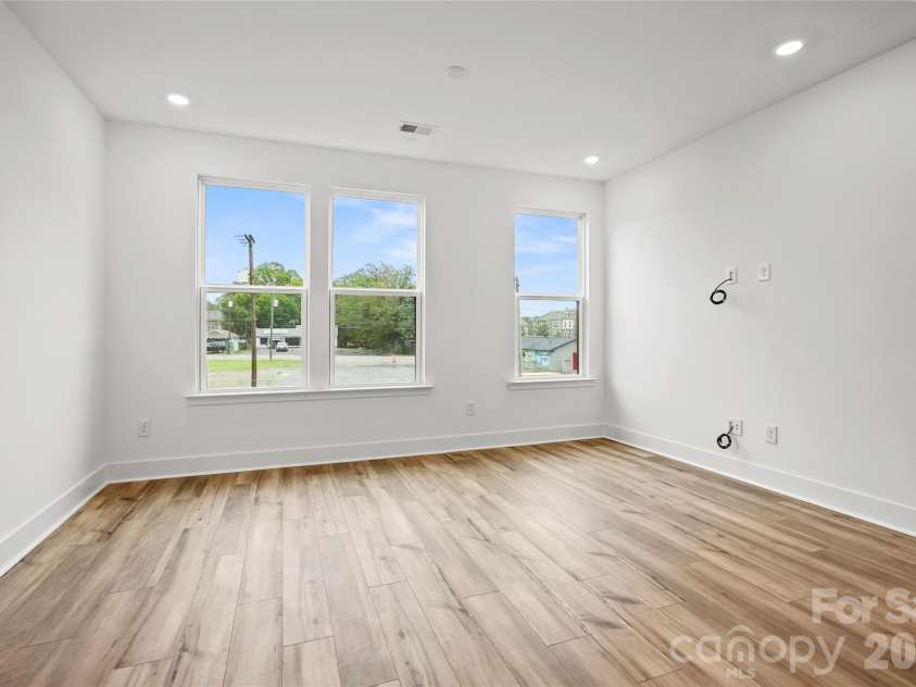 1013 Revival Row, Charlotte, NC 28208.  MLS# CAR4411714, YatesRealty ID 42410. 