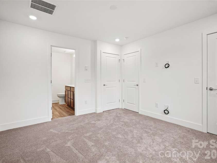 1013 Revival Row, Charlotte, NC 28208.  MLS# CAR4411714, YatesRealty ID 42410. 