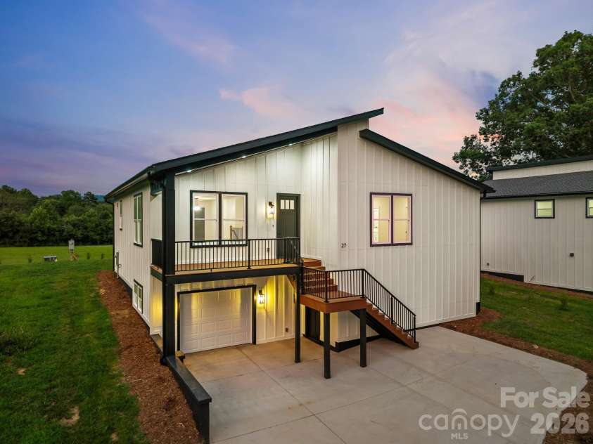 27 Klimovych Road, Hendersonville, NC 28792.  MLS# CAR4399870, YatesRealty ID 42413. 