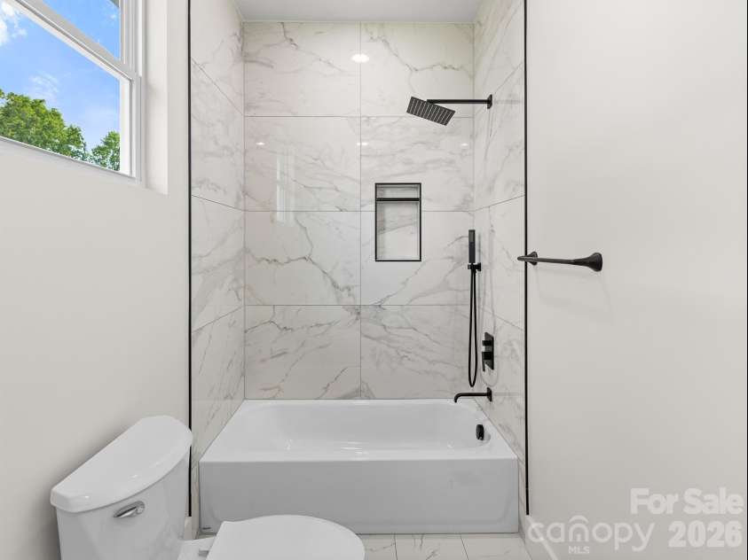 27 Klimovych Road, Hendersonville, NC 28792.  MLS# CAR4399870, YatesRealty ID 42413. Full Bathroom