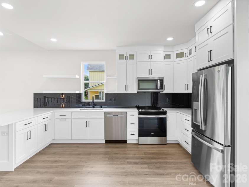27 Klimovych Road, Hendersonville, NC 28792.  MLS# CAR4399870, YatesRealty ID 42413. Kitchen