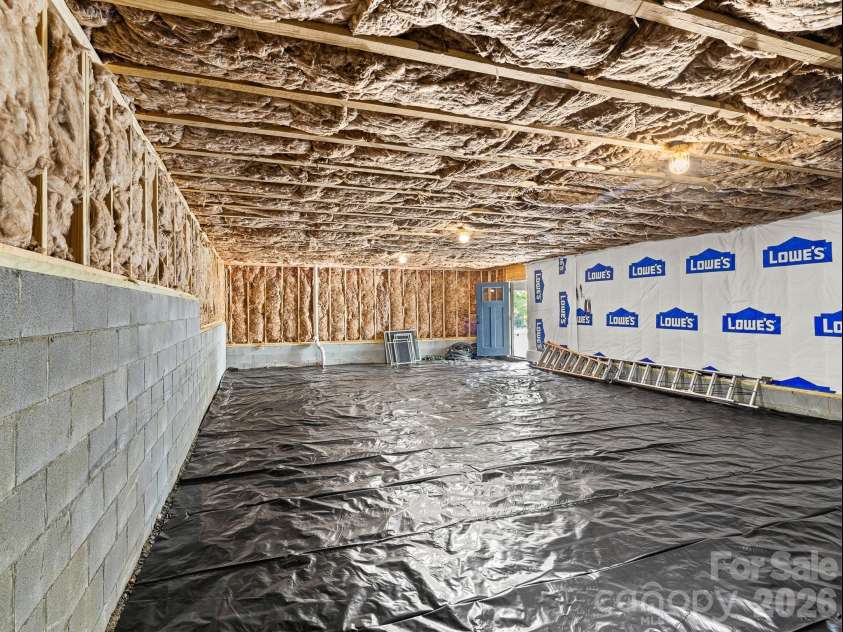 27 Klimovych Road, Hendersonville, NC 28792.  MLS# CAR4399870, YatesRealty ID 42413. Over 1,000 sqft of unfinished space