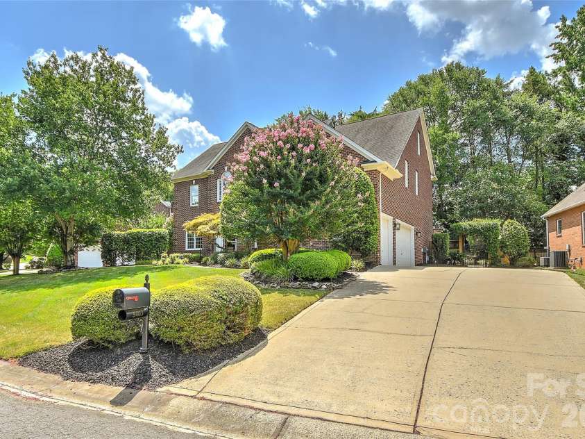 5403 Stallworth Drive, Charlotte, NC 28226.  MLS# CAR4395748, YatesRealty ID 42414. 