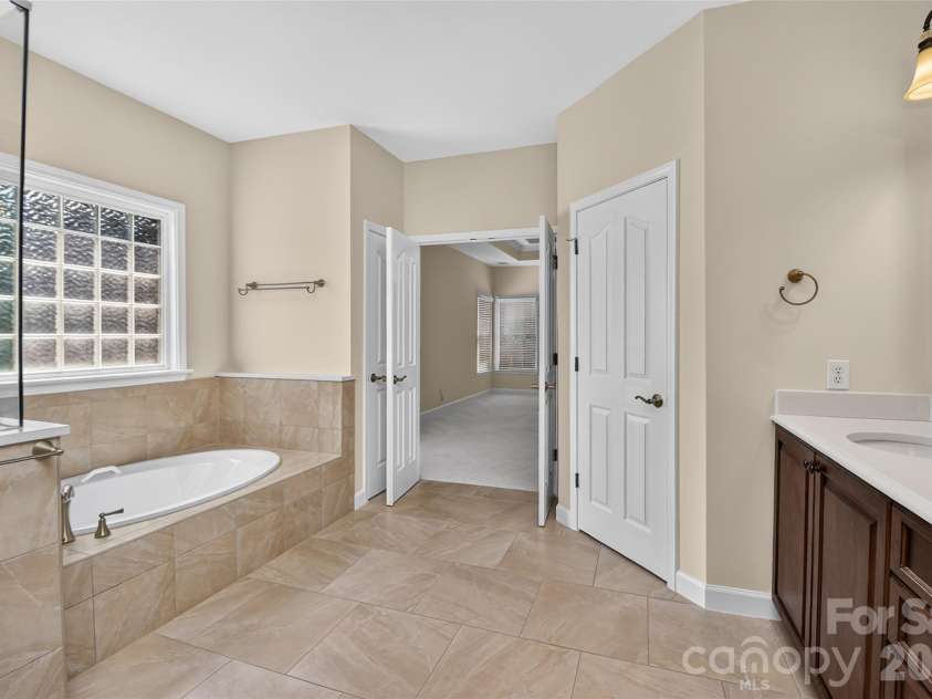 5403 Stallworth Drive, Charlotte, NC 28226.  MLS# CAR4395748, YatesRealty ID 42414. 