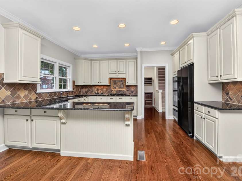 5403 Stallworth Drive, Charlotte, NC 28226.  MLS# CAR4395748, YatesRealty ID 42414. 