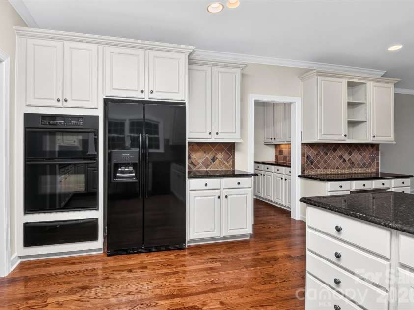 5403 Stallworth Drive, Charlotte, NC 28226.  MLS# CAR4395748, YatesRealty ID 42414. 