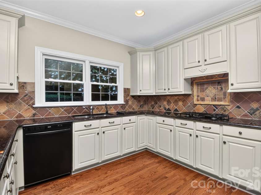5403 Stallworth Drive, Charlotte, NC 28226.  MLS# CAR4395748, YatesRealty ID 42414. 