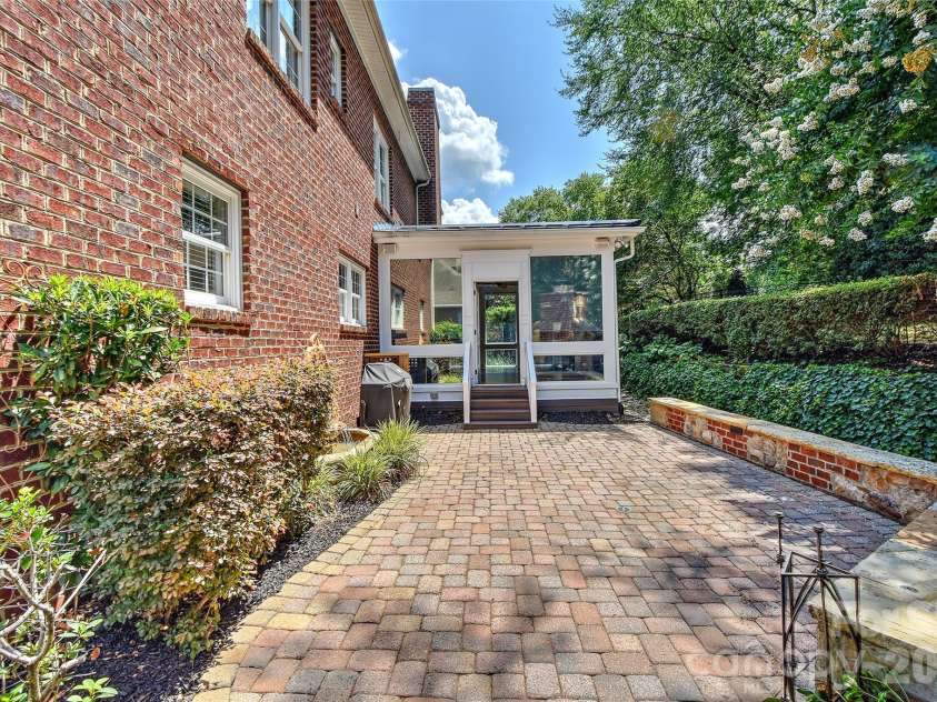 5403 Stallworth Drive, Charlotte, NC 28226.  MLS# CAR4395748, YatesRealty ID 42414. 