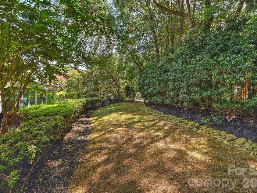 5403 Stallworth Drive, Charlotte, NC 28226.  MLS# CAR4395748, YatesRealty ID 42414. 