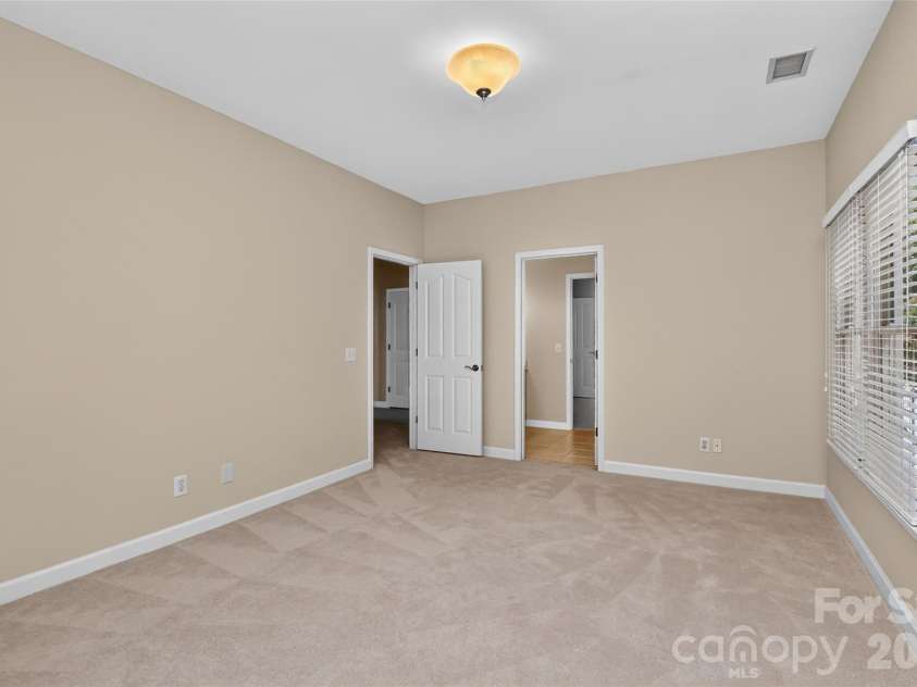 5403 Stallworth Drive, Charlotte, NC 28226.  MLS# CAR4395748, YatesRealty ID 42414. 