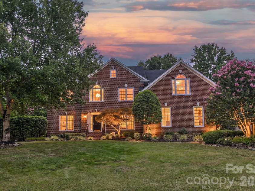 5403 Stallworth Drive, Charlotte, NC 28226.  MLS# CAR4395748, YatesRealty ID 42414. 